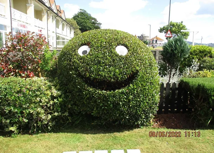 Guest house: Sefton Lodge Seafront ,Panoramic Sea View Ensuite Balcony Rooms Available, Guest Garden