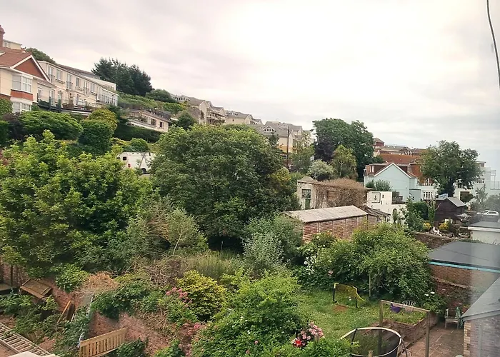 Cheap hotel: Rowcroft Lodge Guest House B&B